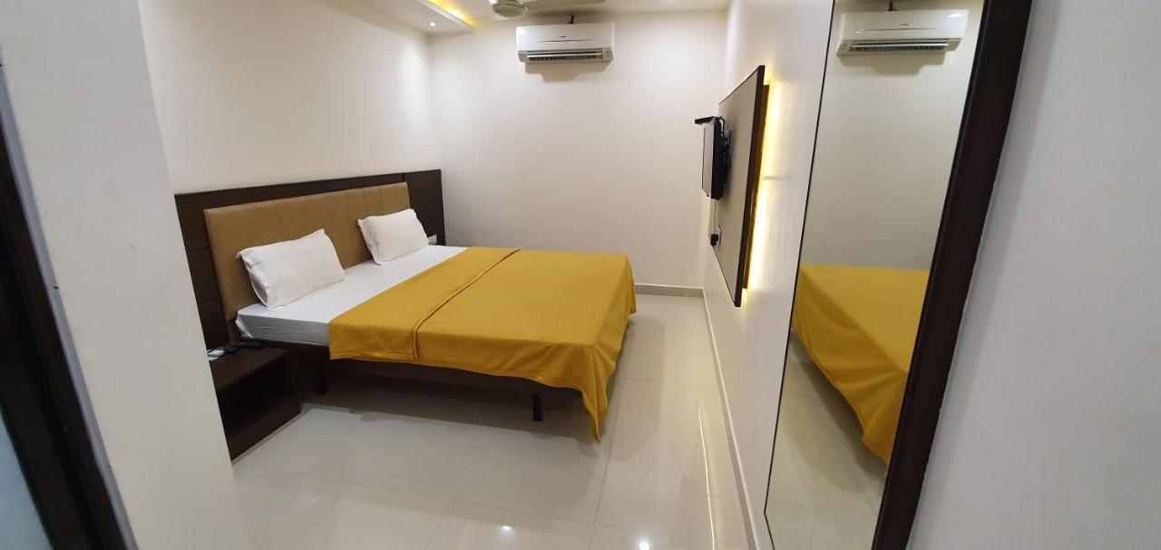 Hotel N K Bhuj Exterior foto